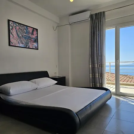 Apartment In Saranda With Stunning Sea Views شقة *